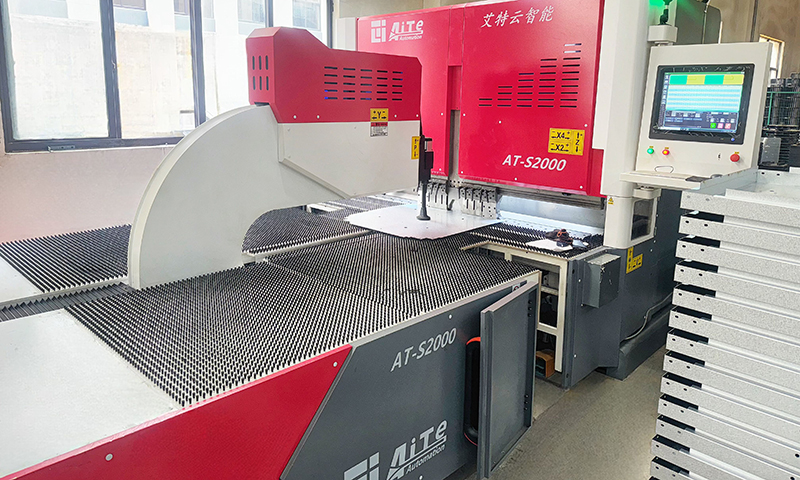 Automatic bending machine